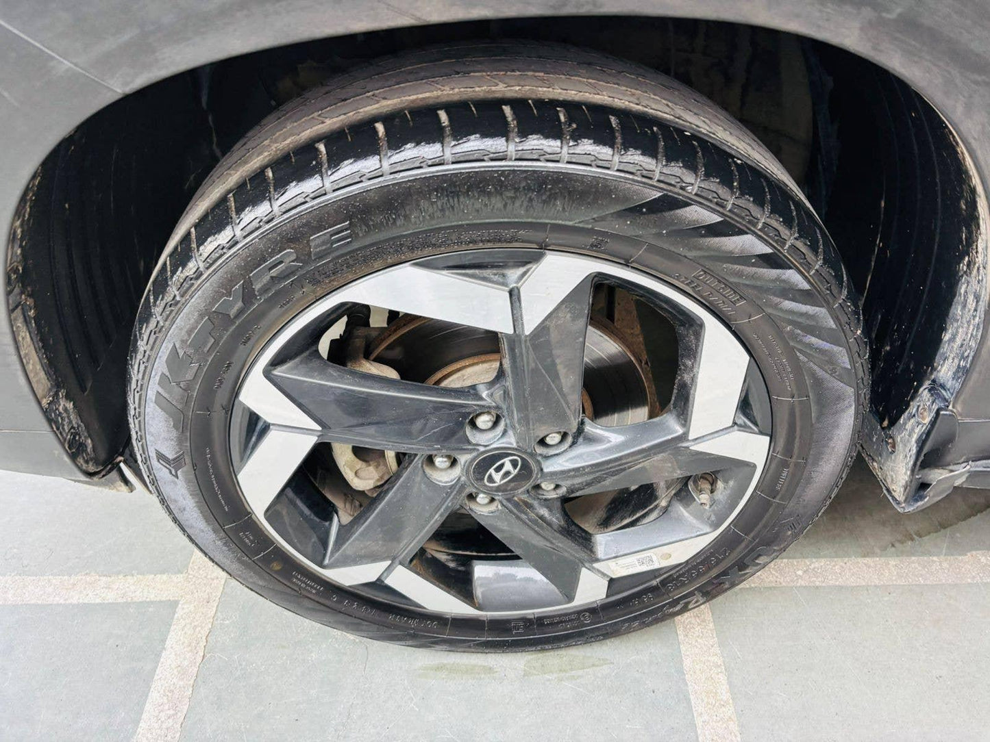 39,000 KMS HYUNDAI ALCAZAR SIGNATURE (O) 6 STR 1.5 DCT PETROL (2023)