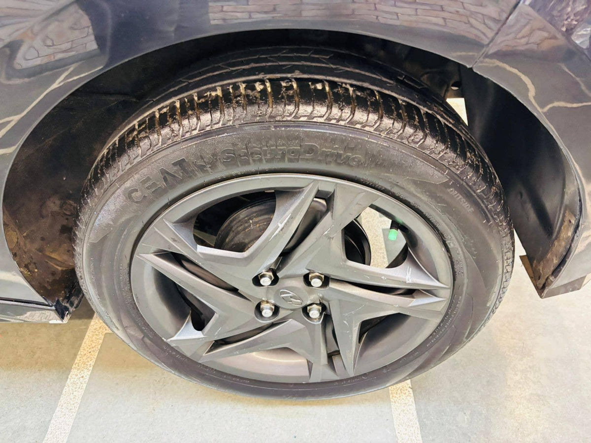 24,000 KMS HYUNDAI I20 1.2 SPORTZ MT PETROL (2021)