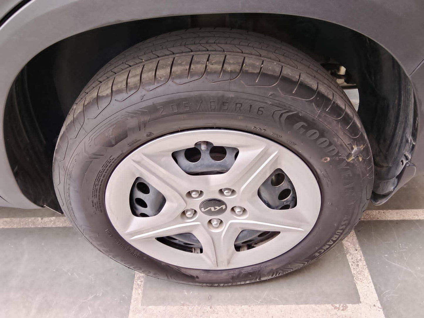 5,000 KMS KIA SELTOS G 1.5 6MT HTE (O) PETROL (2025)