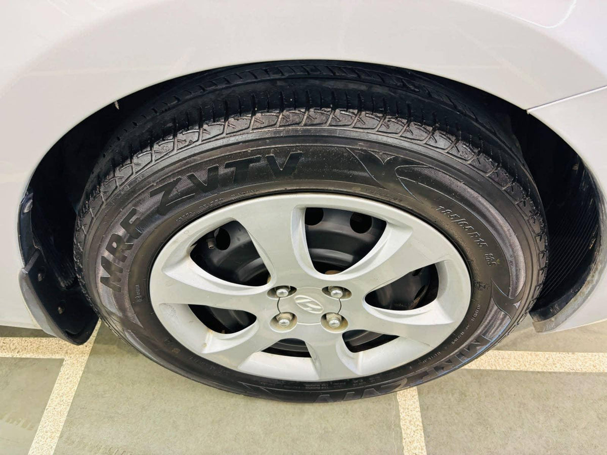 29,000 KMS HYUNDAI VERNA 1.4 EX MT PETROL (2014)