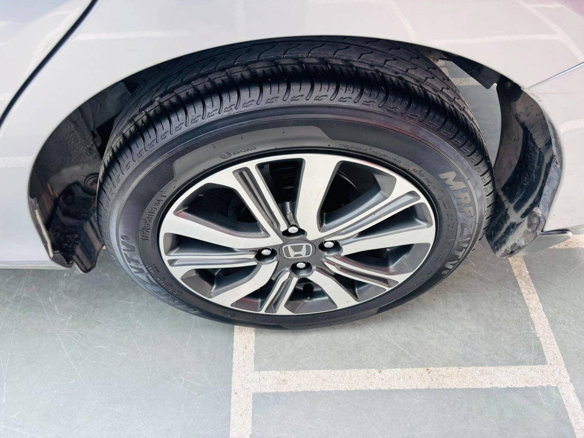 18,000 KMS HONDA AMAZE 1.2 RDE VX CVT PETROL (2023)