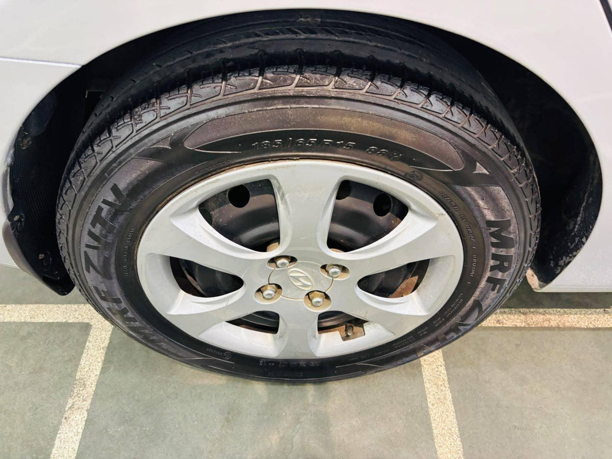 29,000 KMS HYUNDAI VERNA 1.4 EX MT PETROL (2014)
