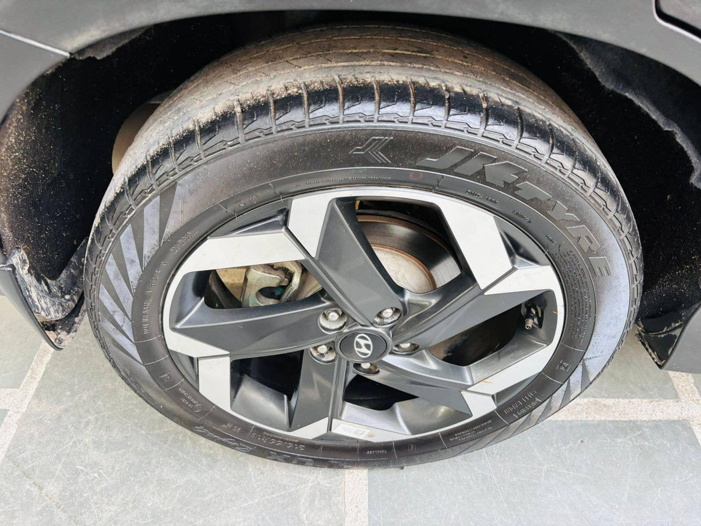 39,000 KMS HYUNDAI ALCAZAR SIGNATURE (O) 6 STR 1.5 DCT PETROL (2023)
