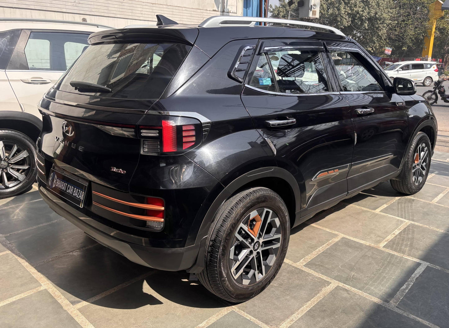 12,000 KMS HYUNDAI VENUE SX 1.0 PETROL (2025)