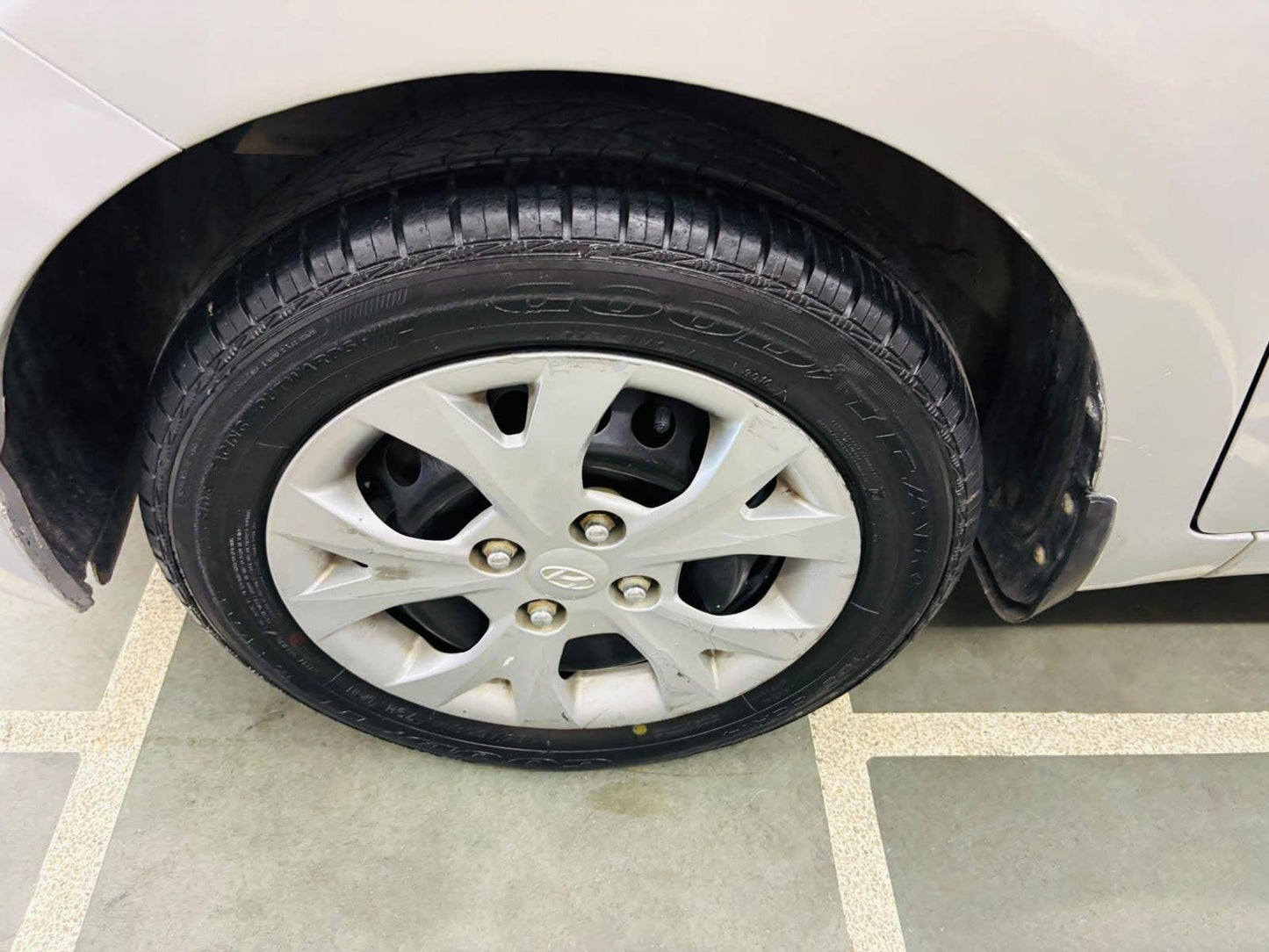 12,000 KMS HYUNDAI GRAND I10 1.2 SPORTZ (2016)