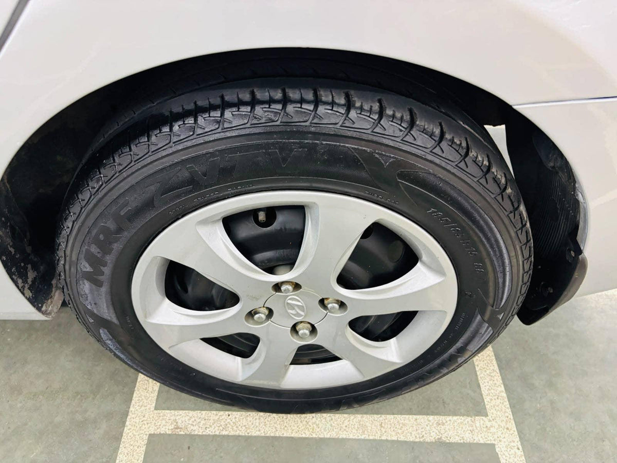 29,000 KMS HYUNDAI VERNA 1.4 EX MT PETROL (2014)