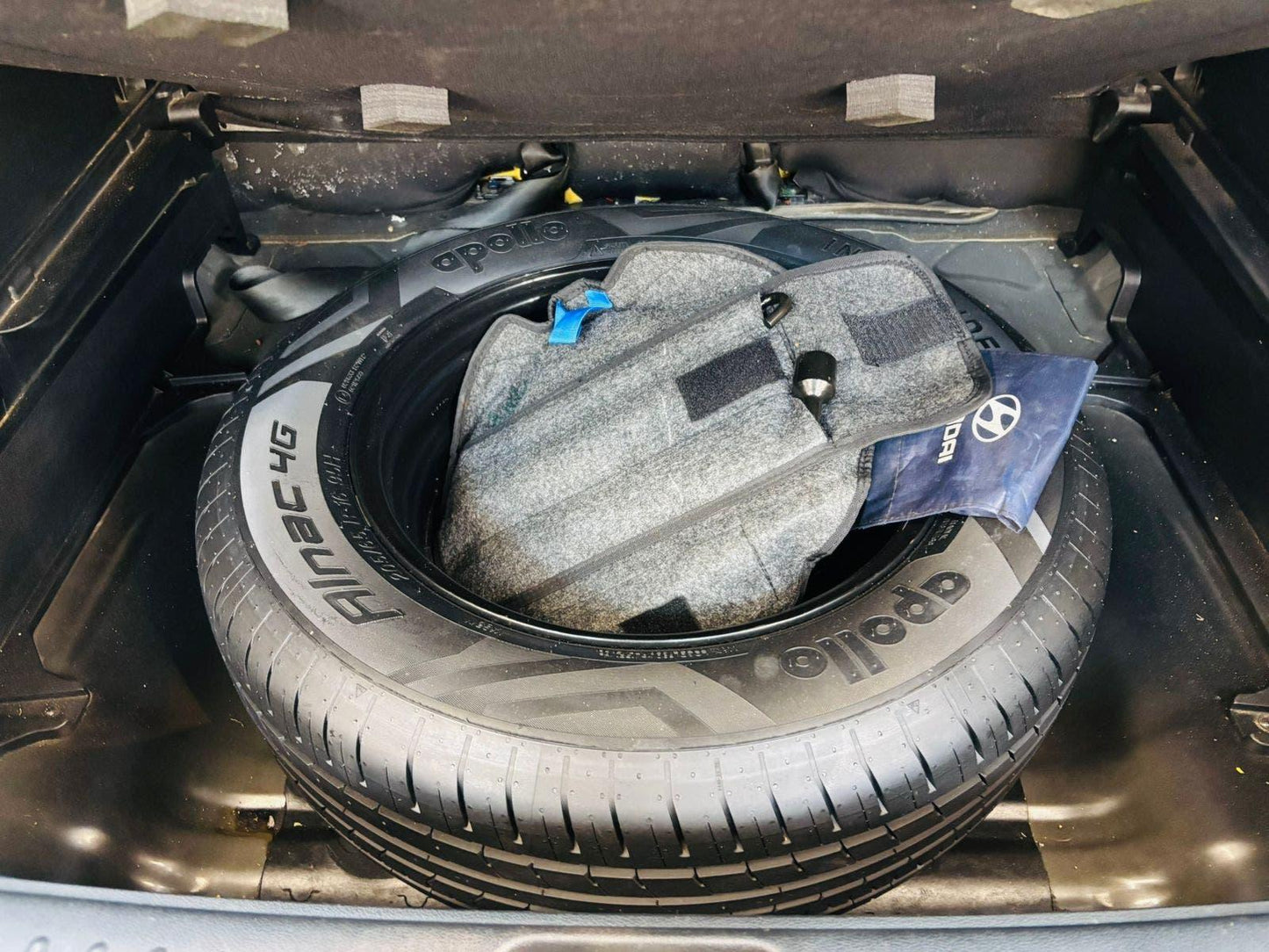 40,000 KMS HYUNDAI CRETA 1.5 MPI MT E PETROL (2022)