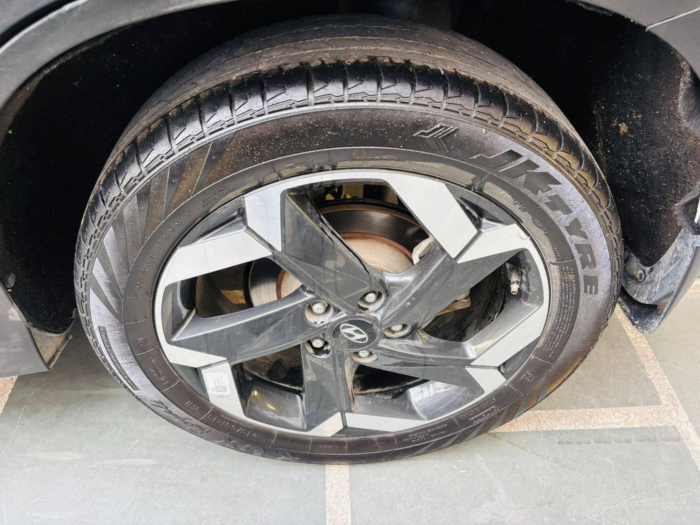 39,000 KMS HYUNDAI ALCAZAR SIGNATURE (O) 6 STR 1.5 DCT PETROL (2023)