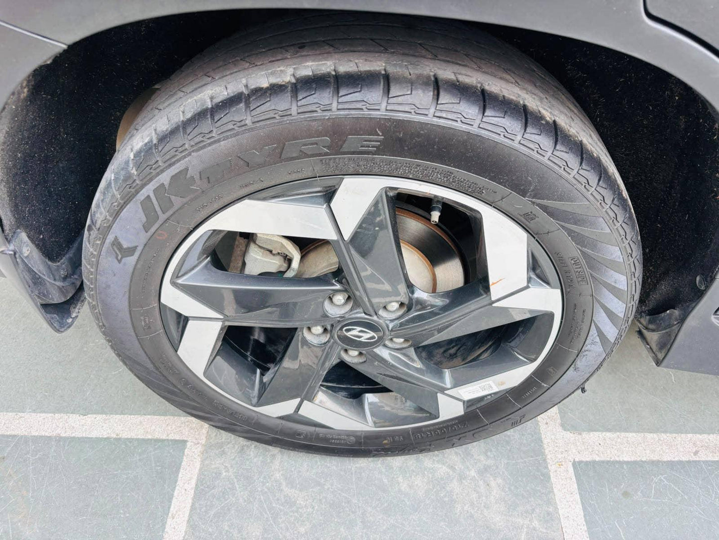 39,000 KMS HYUNDAI ALCAZAR SIGNATURE (O) 6 STR 1.5 DCT PETROL (2023)