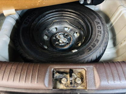 9,000 KMS HYUNDAI SANTRO GL PETROL (2014)