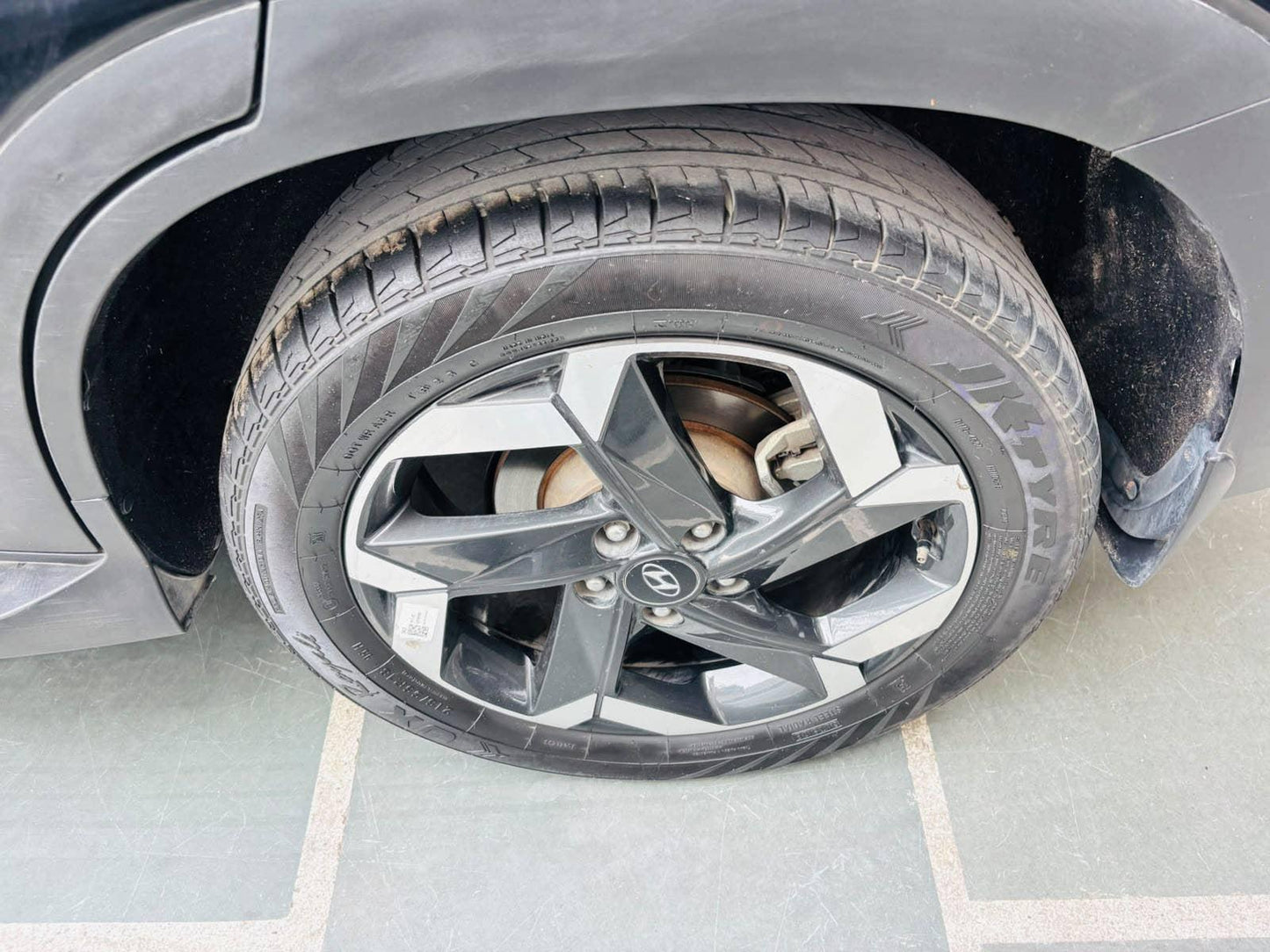39,000 KMS HYUNDAI ALCAZAR SIGNATURE (O) 6 STR 1.5 DCT PETROL (2023)