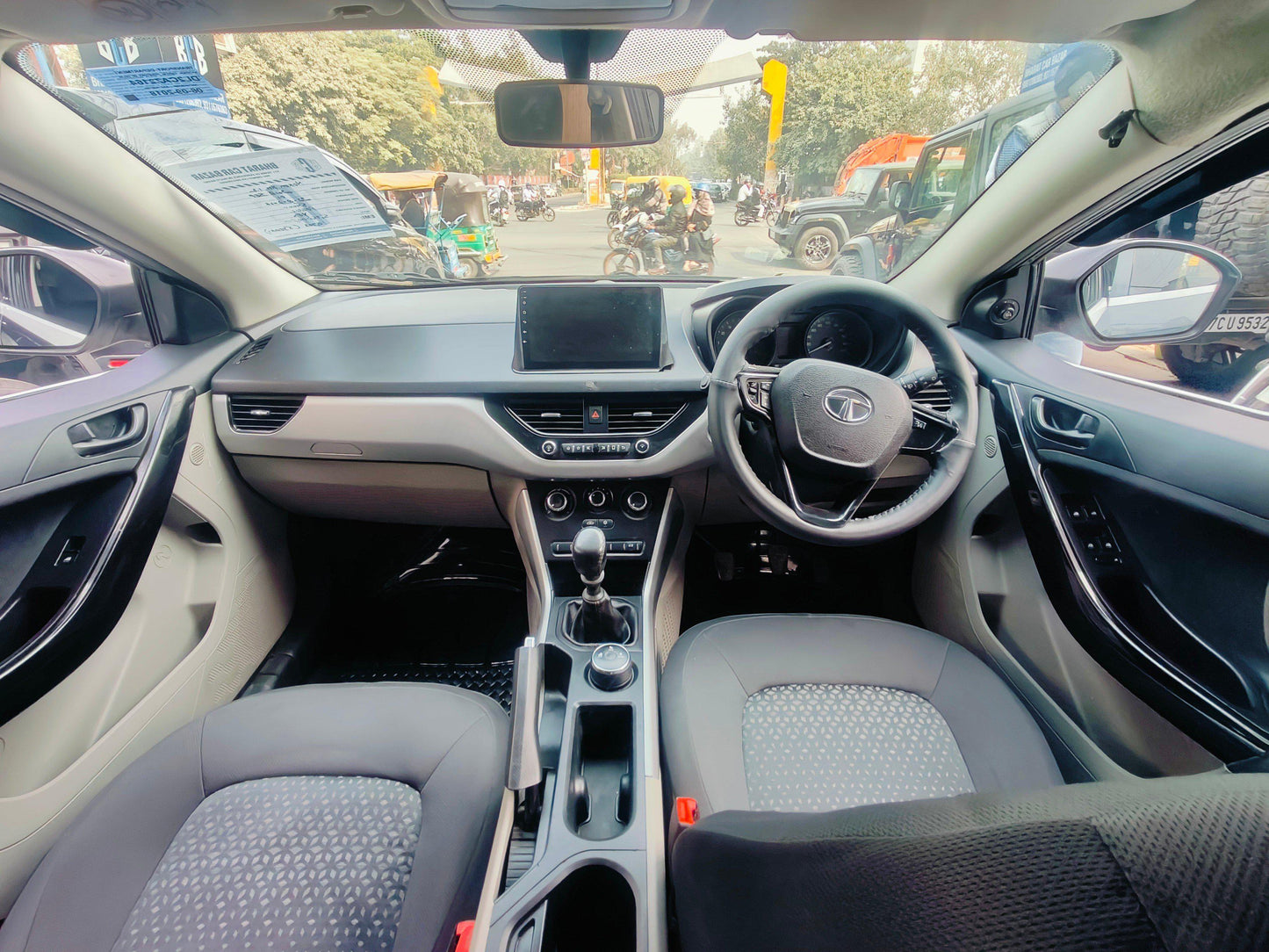 TATA NEXON XM 1.2 PETROL (2018)