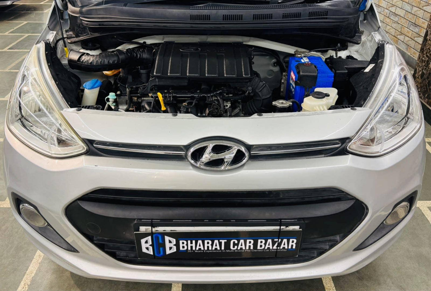 12,000 KMS HYUNDAI GRAND I10 1.2 SPORTZ (2016)