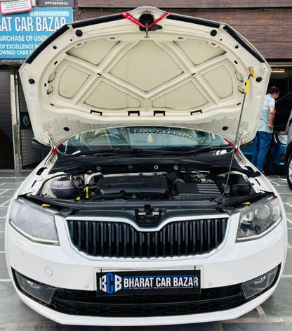SKODA OCTAVIA STYLE PLUS 1.8 TSI AT PETROL (2017)