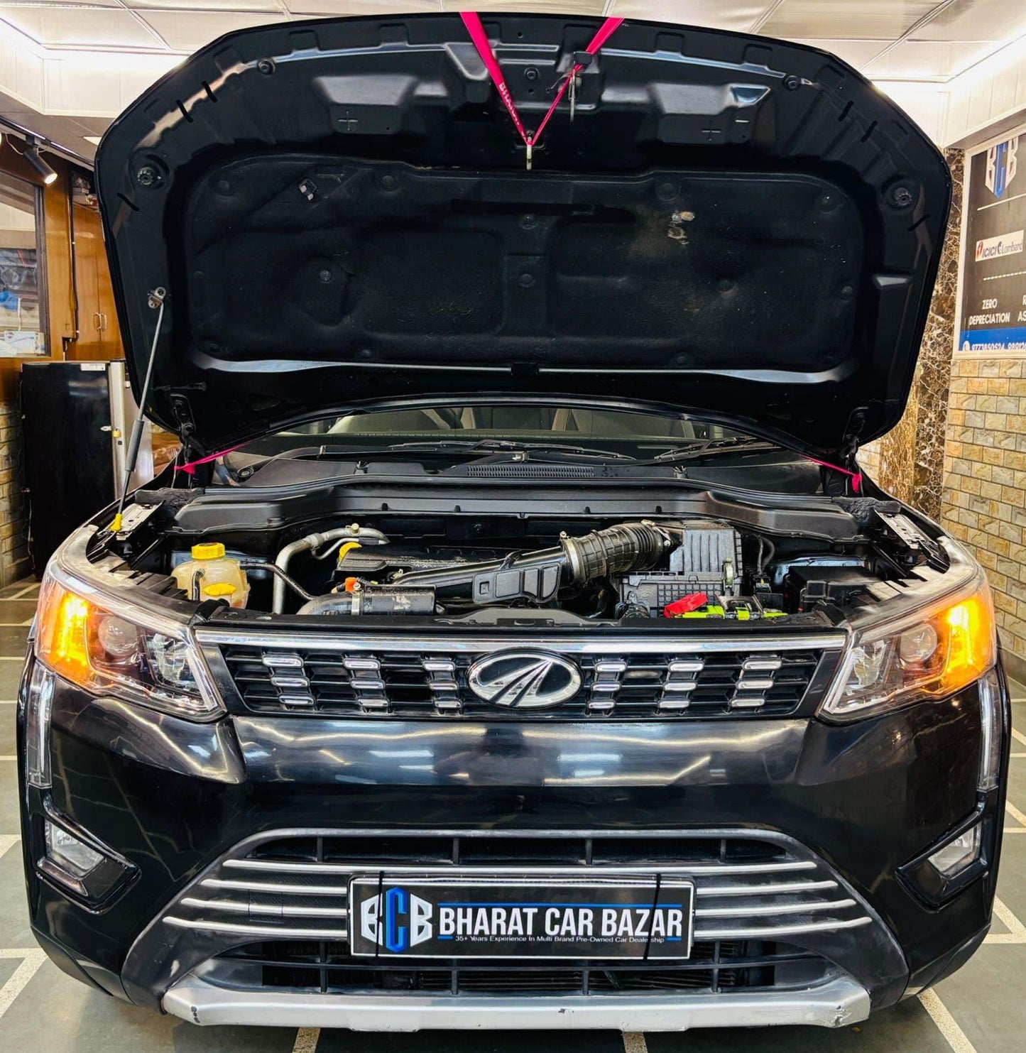 MAHINDRA XUV 300 W8 PETROL (2019)
