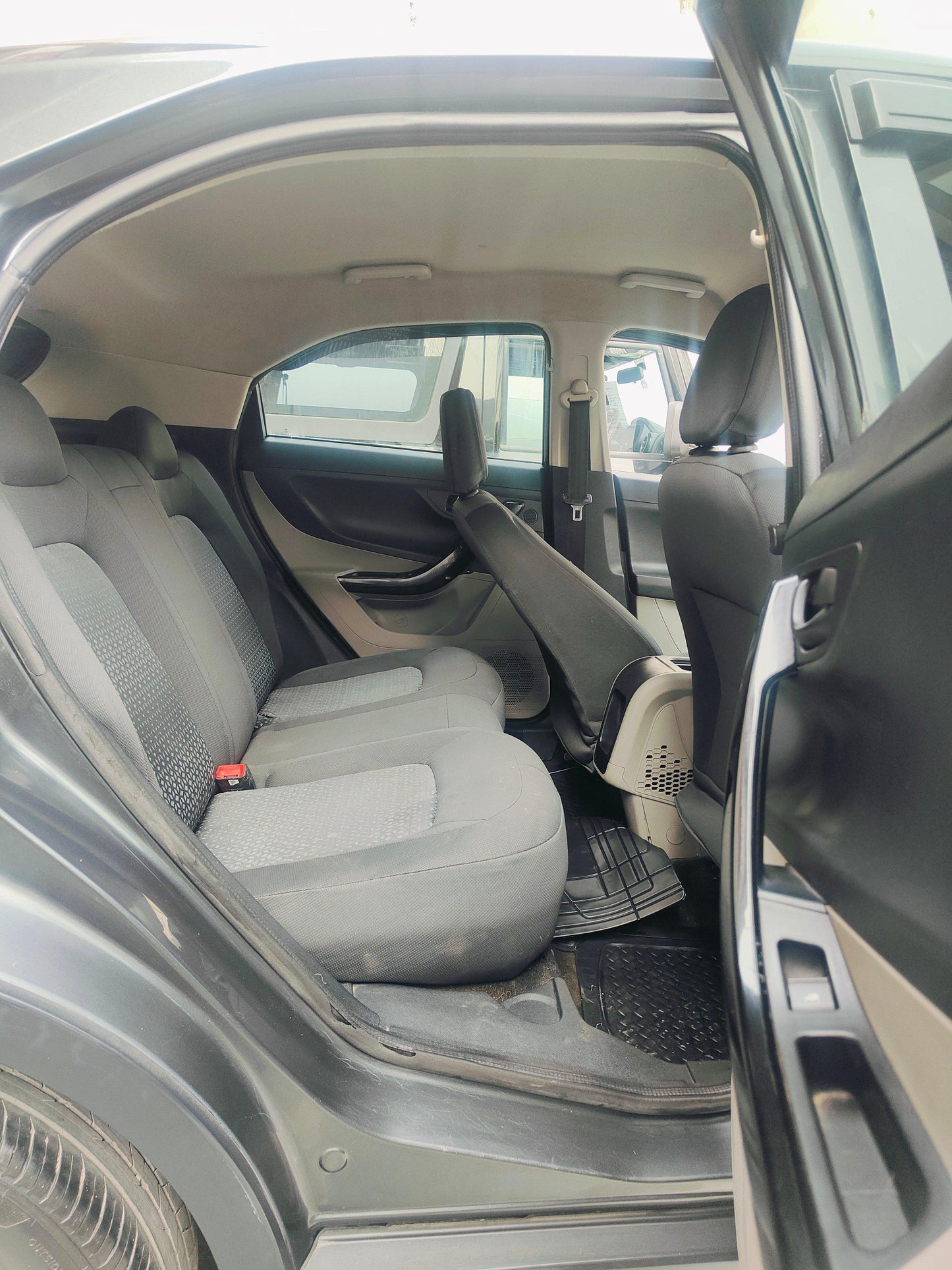 TATA NEXON XM 1.2 PETROL (2018)