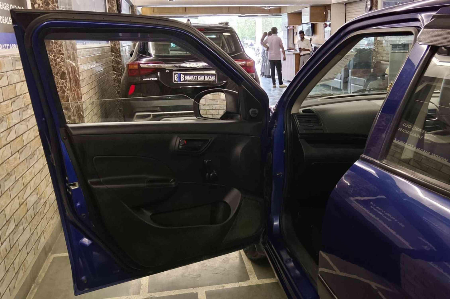 MARUTI SWIFT LXI PETROL (2012)