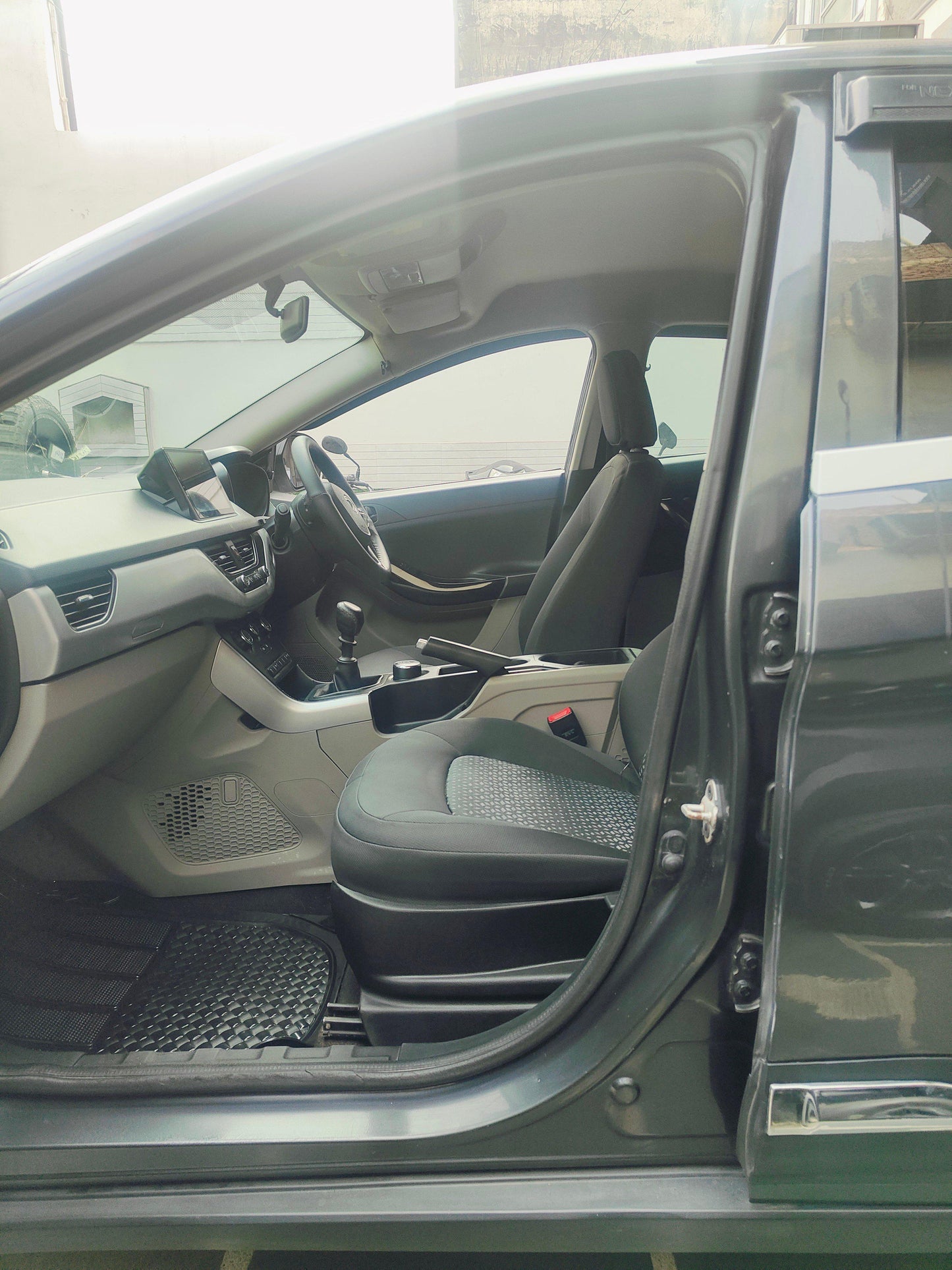 TATA NEXON XM 1.2 PETROL (2018)