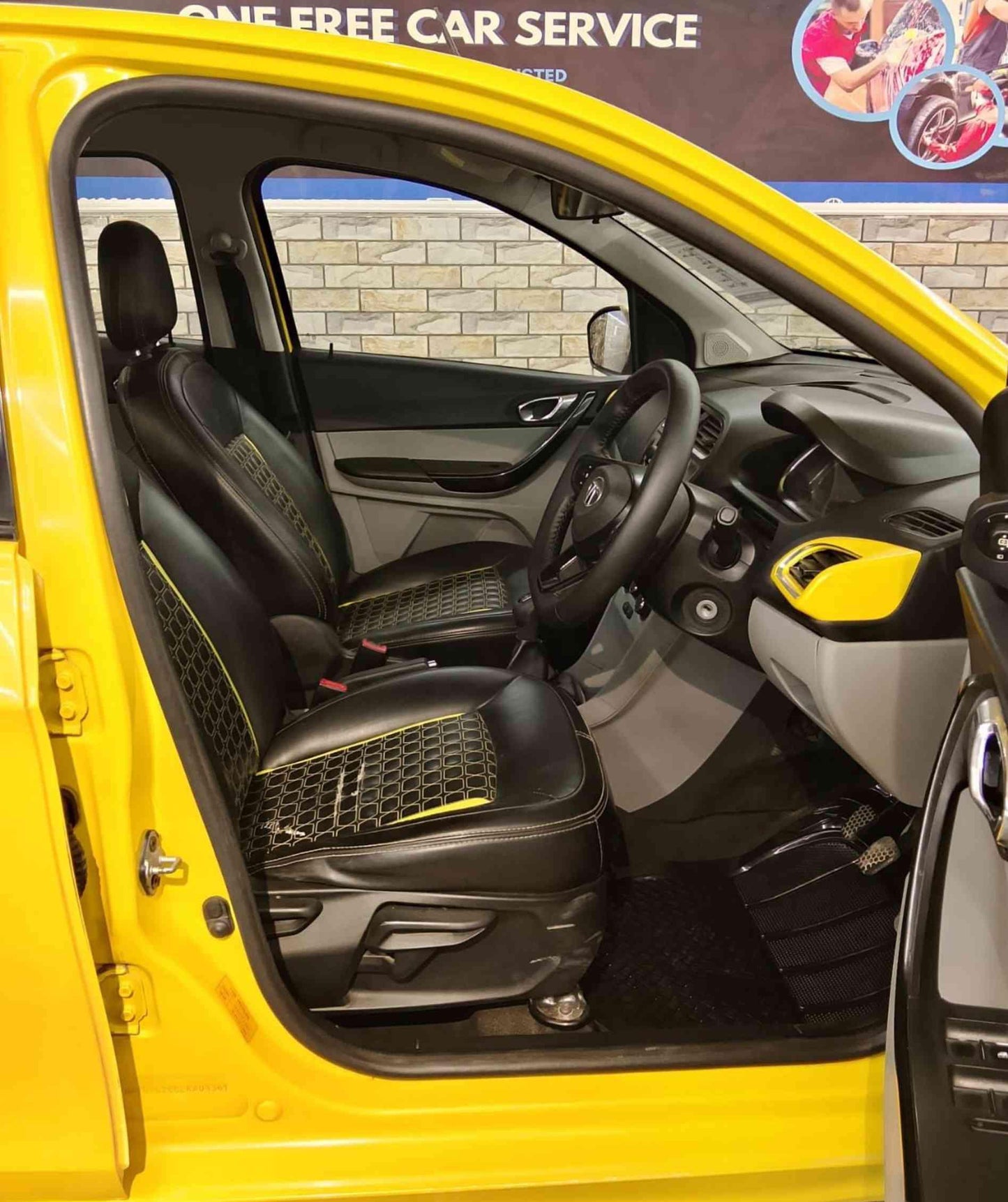 TATA TIAGO XZ 1.2 PETROL (2020)
