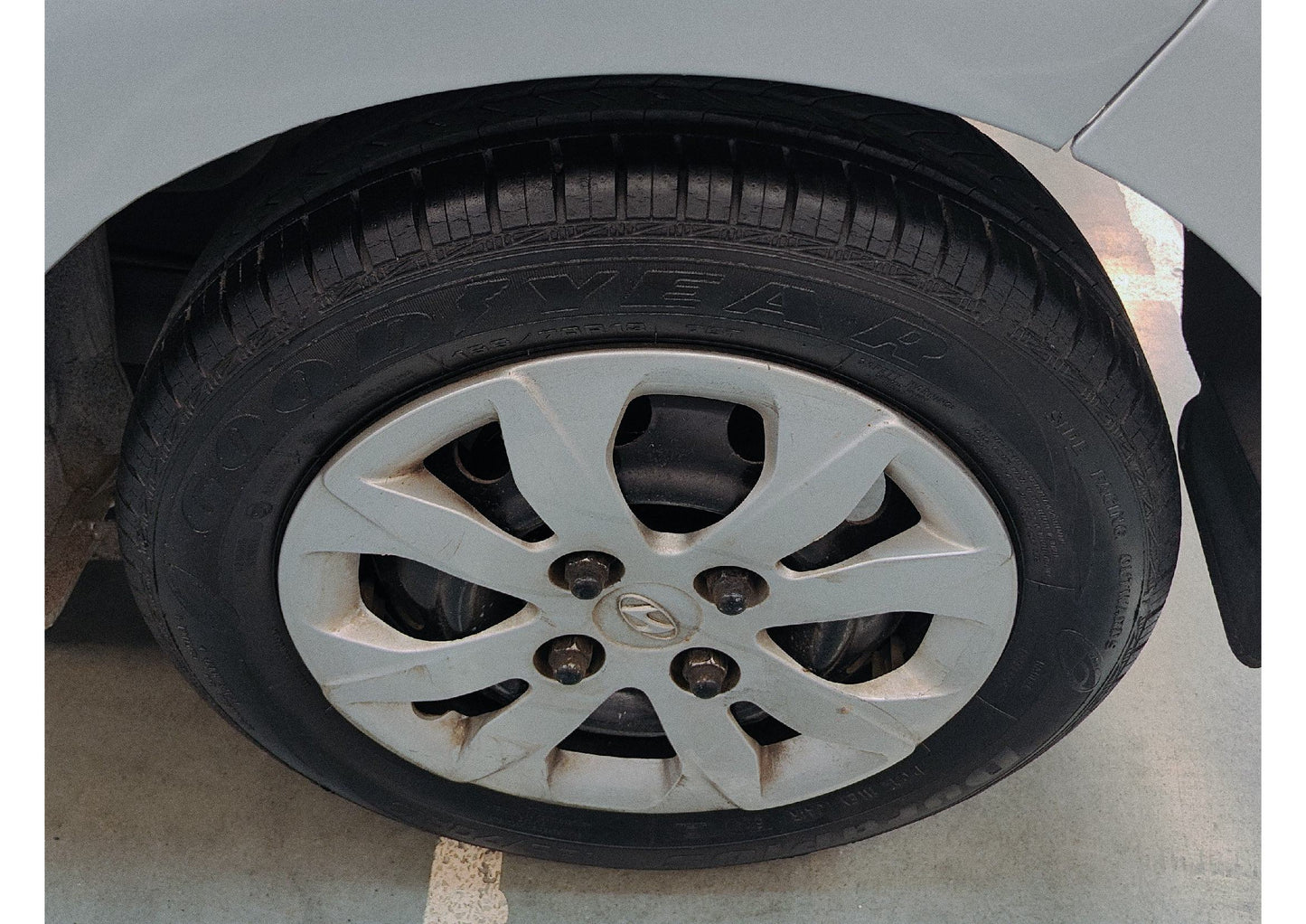 18,000 KMS HYUNDAI EON MAGNA+ PETROL (2015)