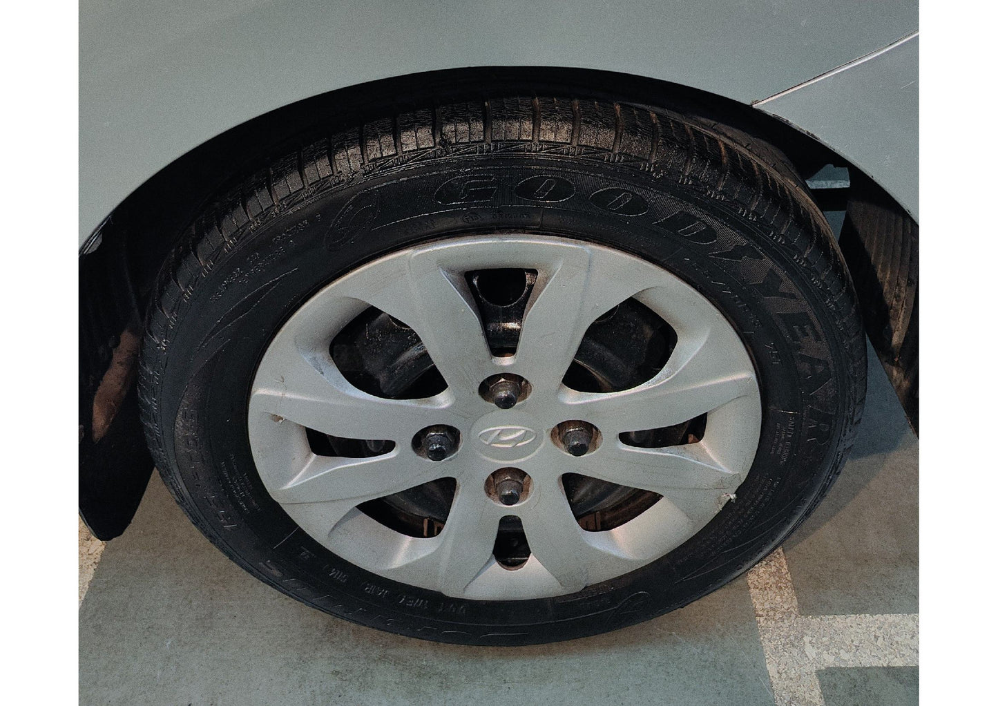 18,000 KMS HYUNDAI EON MAGNA+ PETROL (2015)