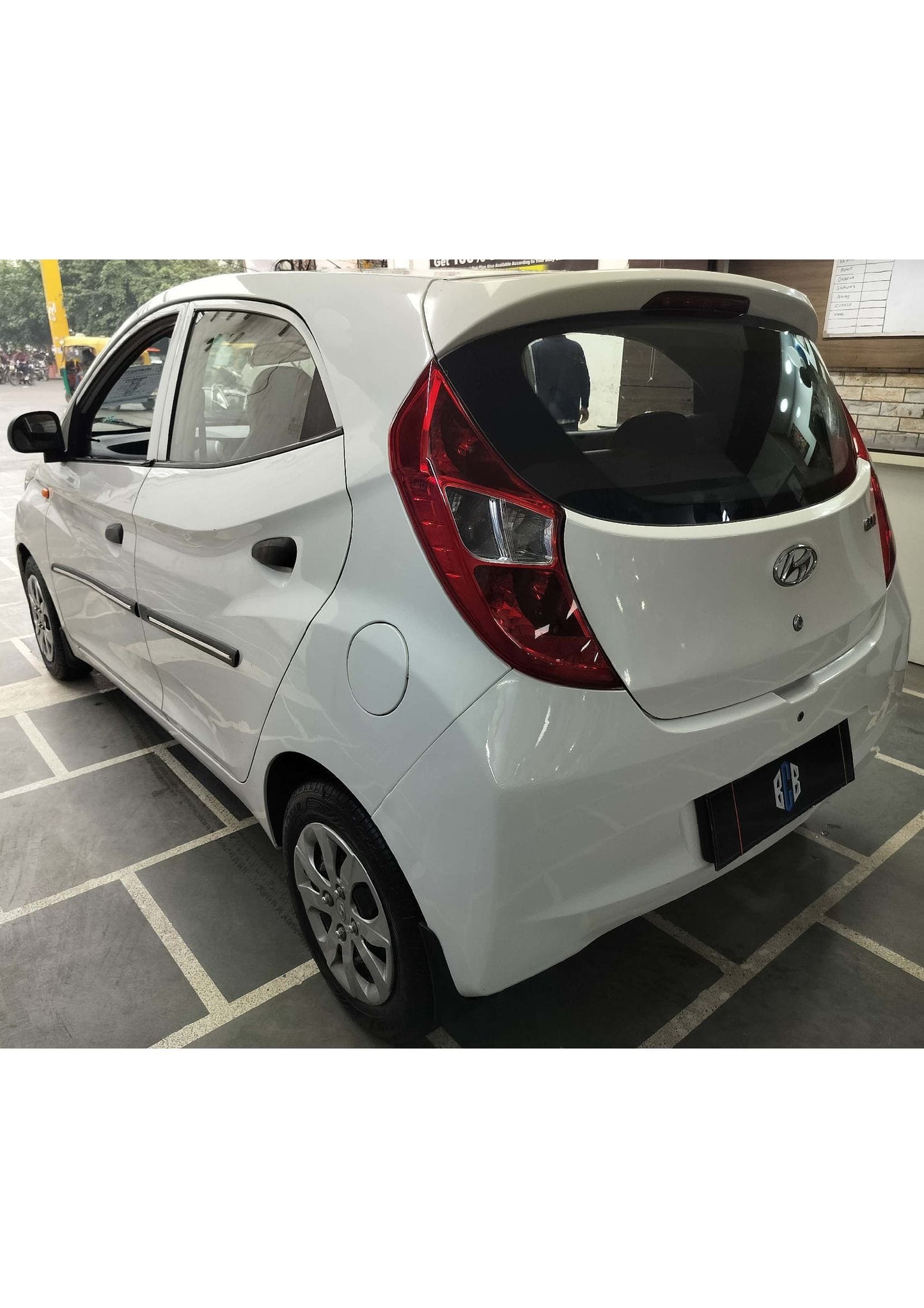 35,000 KMS HYUNDAI EON MAGNA+ PETROL (2016)