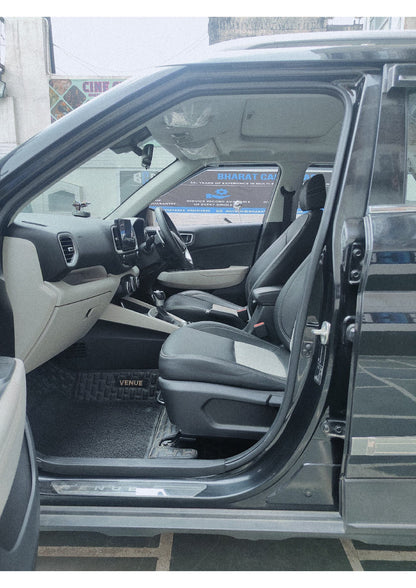 12,000 KMS HYUNDAI VENUE SX 1.0 TURBO DCT AUTOMATIC SUNROOF PETROL (2025)