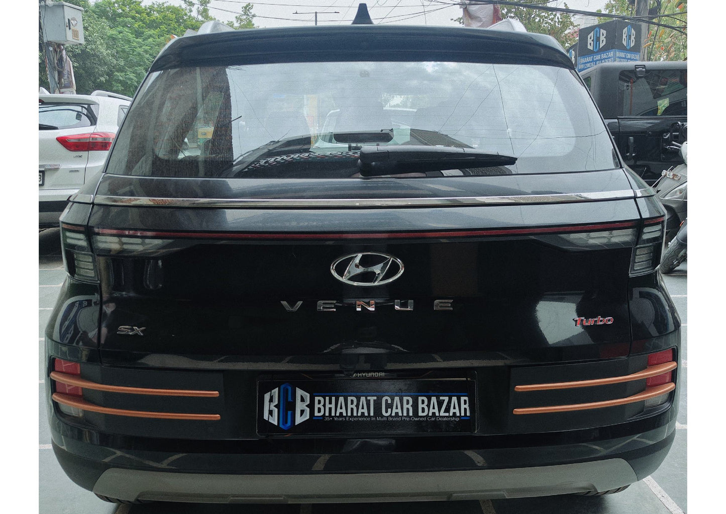 12,000 KMS HYUNDAI VENUE SX 1.0 TURBO DCT AUTOMATIC SUNROOF PETROL (2025)