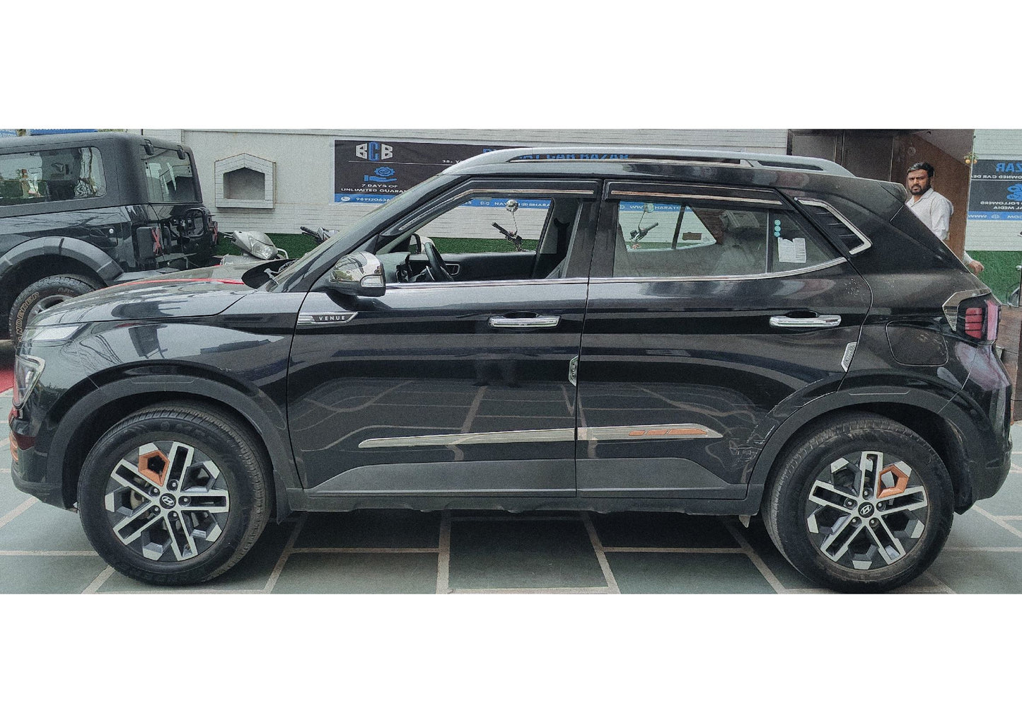 12,000 KMS HYUNDAI VENUE SX 1.0 TURBO DCT AUTOMATIC SUNROOF PETROL (2025)